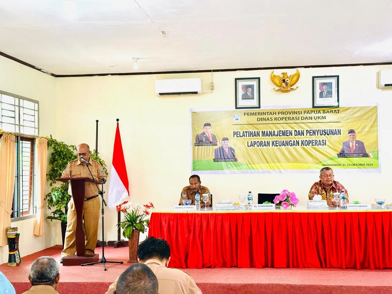 Dinkop UMKM Papua Barat Bekali Pengelola Koperasi Pelatihan Penyusunan Laporan Keuangan